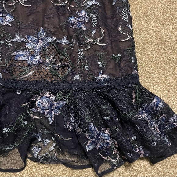 NWT Marchesa Notte V Neck Embroidered  midi dress wedding party holiday witchy - Picture 3 of 8